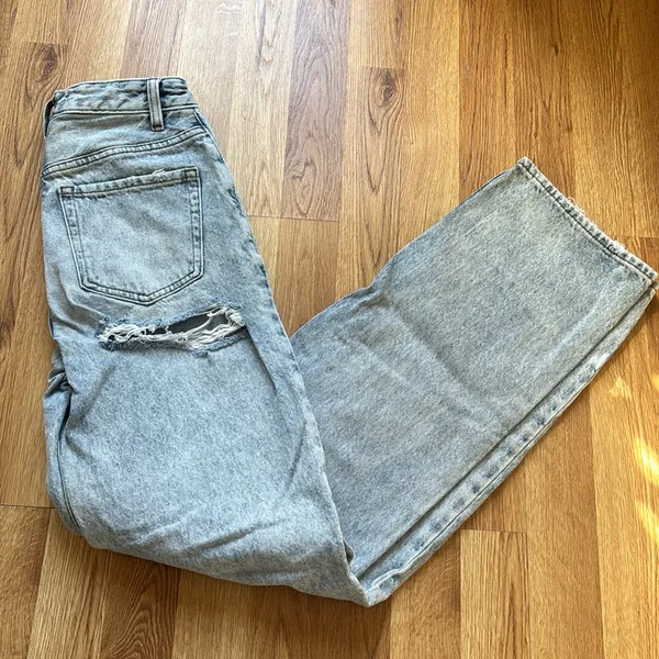 Pacsun 90s Boyfriend Distressed Light Wash Jeans - Image 9