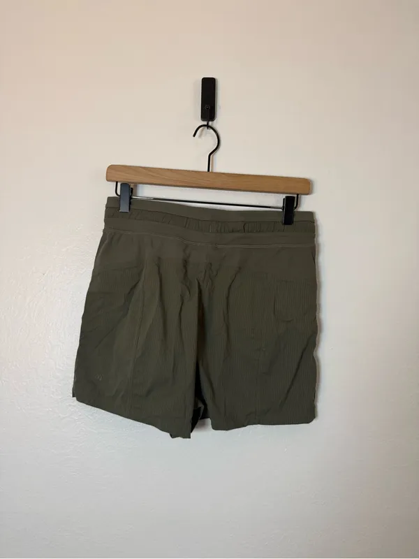 Lululemon‎ Dance Studio High-Rise Short 3.5" Army Green - Image 3