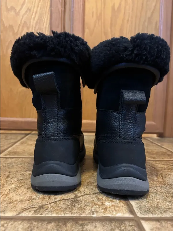 UGG women’s Adirondack III Boots sz 7 - Image 3