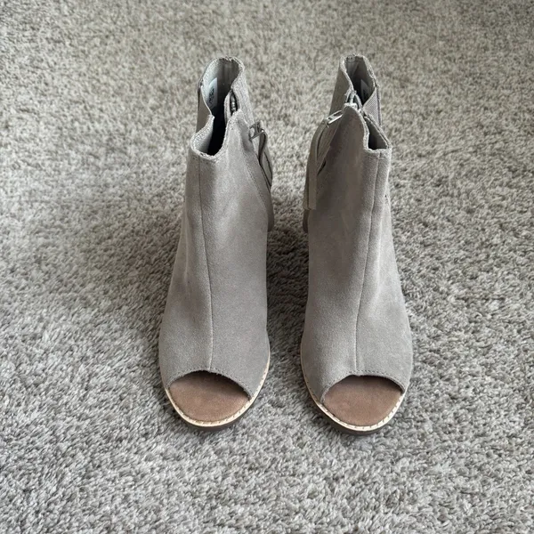 Tom's Women's Peep Toe‎ Suede Beige / Griege Block Heel Bootie Sandal Size 6 - Image 2