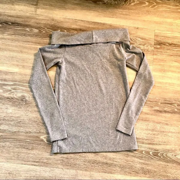 J Crew grey off the shoulder long sleeved top - Image 4