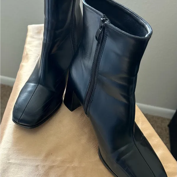 Ankle boots Black unbranded like new -no size found-10 most likely discounted - Image 6