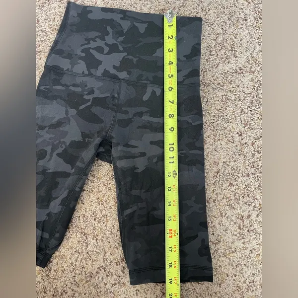 Lululemon Align Super High Rise Short 10" Incognito Camo Multi Grey size 4 - Image 9