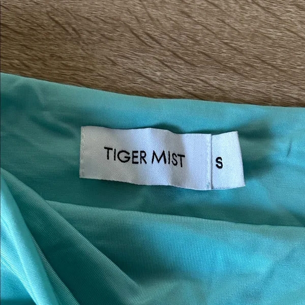Tiger Mist Turquoise Tank Top with Strap - Image 2