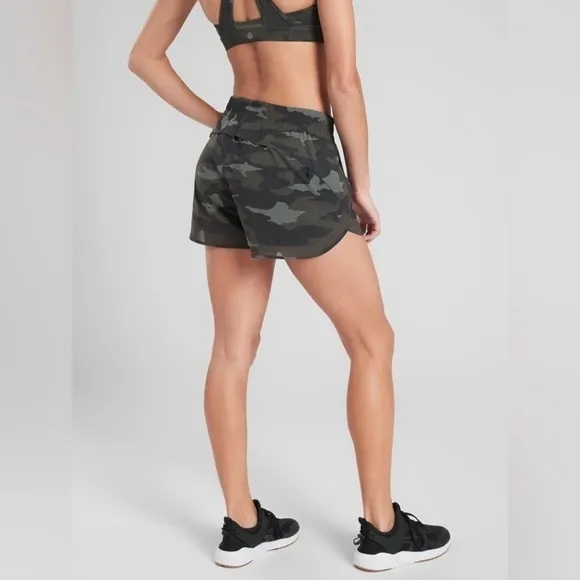 ATHLETA Women’s‎ Camo Mesh Pacer Run Short 4” Size Small - Image 2