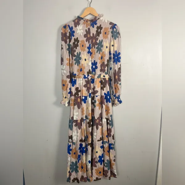 Karlie tiered smocked maxi floral dress size small neutral long sleeve - Image 5