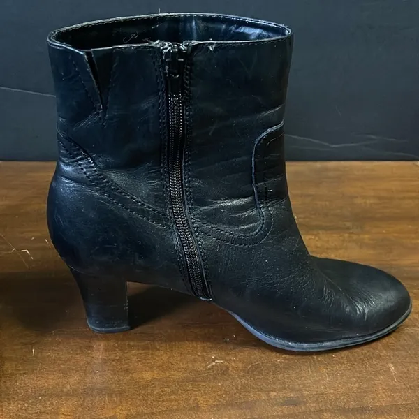 a.n.a black leather women’s boot sz9 - Image 2