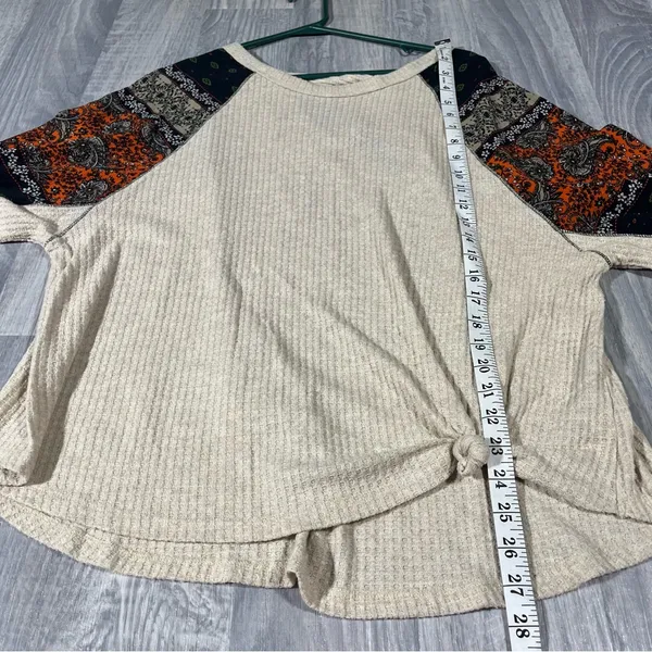 Daytrip Beige and Black Paisley Sleeve Top - Image 4