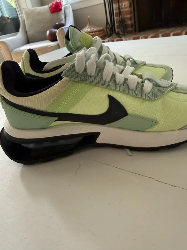 Nike sneakers women size 6 - Image 7