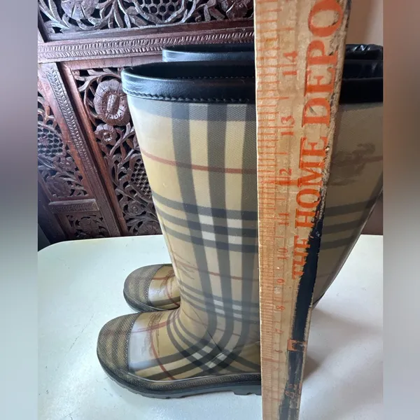 Burberry Women's Calf Rubber Rain Boots Size 5. Authentic. - Image 14