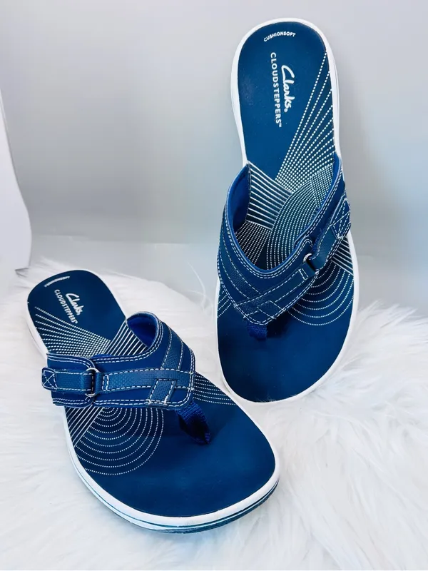 Clarks Navy Adjustable thong sandals flat cloudsteppers comfortable size 10 - Image 2