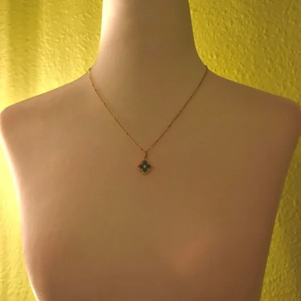 Medieval Renaissance Emerald Green Clover Pendant Necklace - Image 5