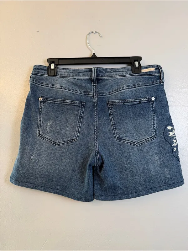 Pilcro embroidered jeans shorts 28 slim boyfriend - Image 4
