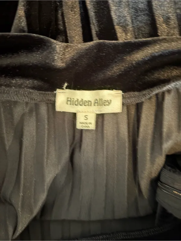 Hidden Alley Black Pleated Velvet Skirt size Small Classic Sunday bottom - Image 3