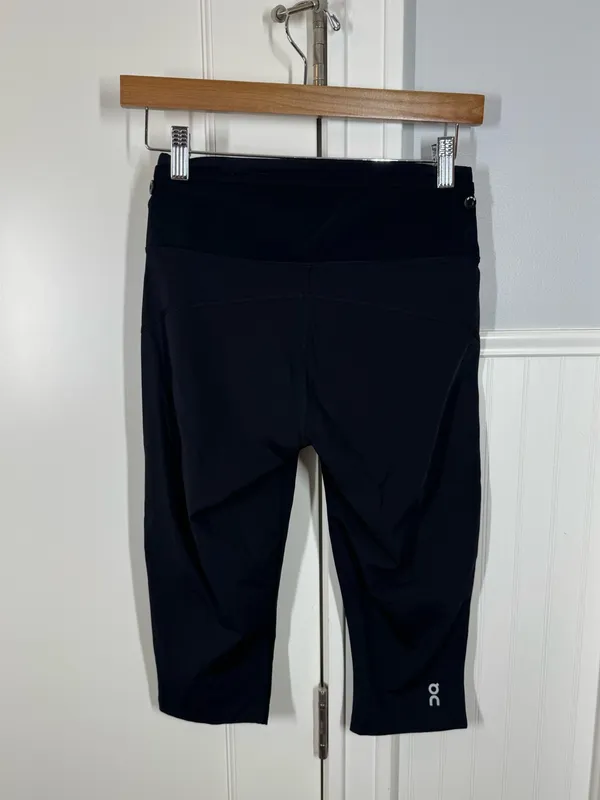 On Running Women Trail Tights Black Cropped Athletic Leggings‎ size small - Image 2