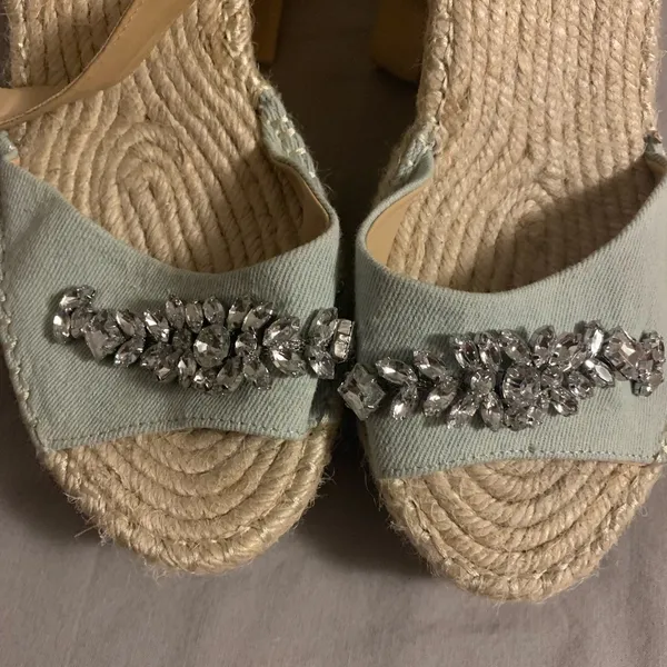 Kaari blue wedge denim and rhinestone sandals NWT Size 9M - Image 4