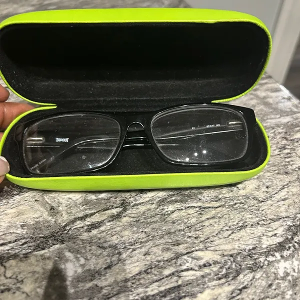 Tapout Black Rectangular Eyeglasses frames and hard case only Unisex - Image 7
