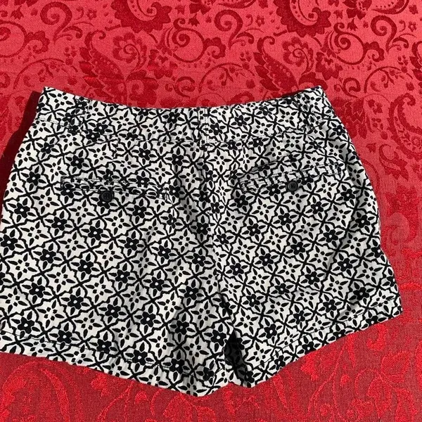 House Of CB Established 1962 black‎ & white geometric shorts size 6 - Image 3