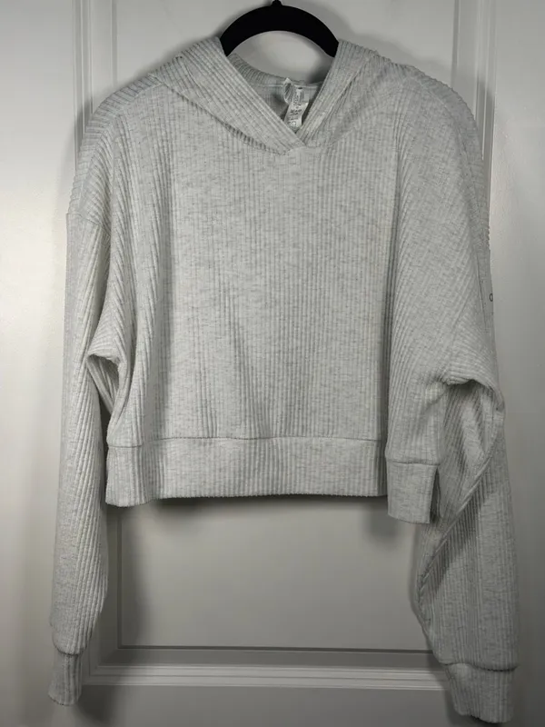 Alo Yoga Muse Rib-Knit Cropped Hoodie - Image 3
