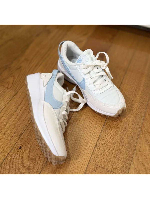 Size 5 US Women’s Nike Waffle Debut 'White Mint Foam Light Blue - Image 4