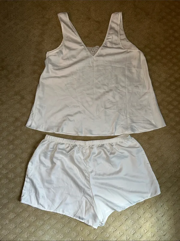 Flora Nikrooz White Lace-Trim Sleep Set - Tank & Shorts, Medium NWOT - Image 8