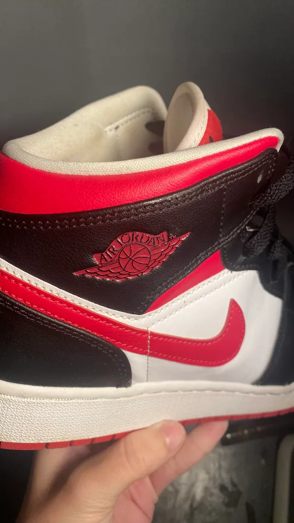 Nike Air Jordan 1 Mid - Image 4