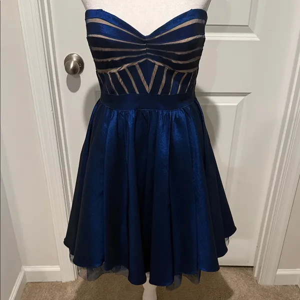 Aidan Mattox Women's Spaghetti Sequined Tulle Party Dress Size 6. EUC - Image 2