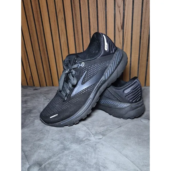 Brooks Women's Black and Grey Trainers - Image 2