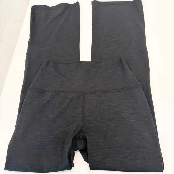 Beyond Yoga Ribbed High-Waisted Leggings – Size M - Image 2