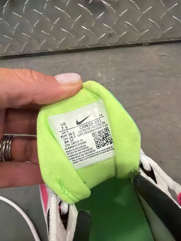Nike Air Max 270 React Hyper Pink Womens Size 7.5 - Image 13