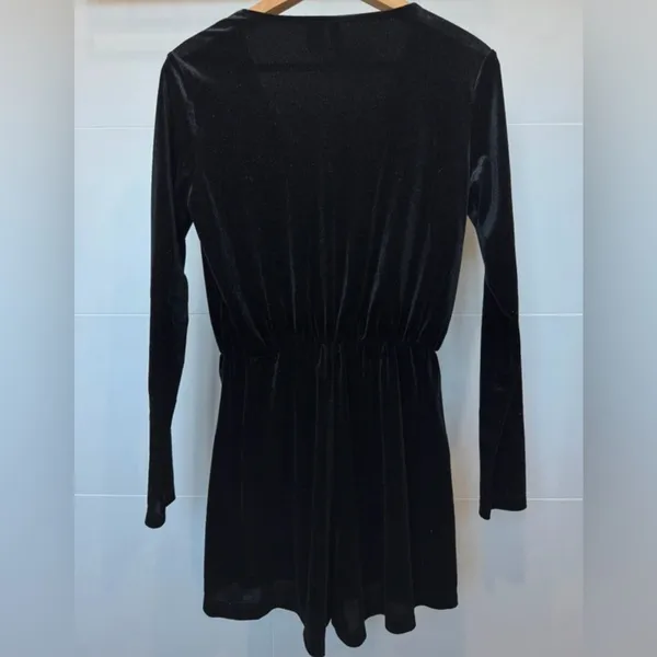 H&M Divided Black‎ Velvet Long Sleeve Romper | Size 6 - Image 6