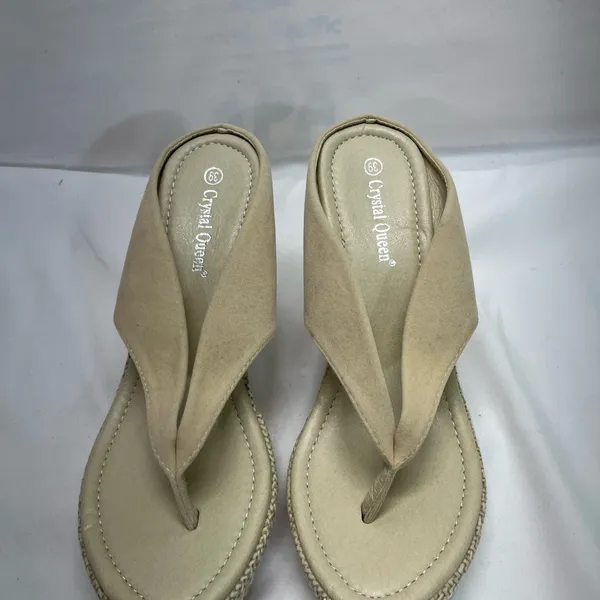 CRYSTAL QUEEN NEW BEIGE WEDGE SANDAL W/WOVEN TRIM SZ‎ 7.5-8 3.5” Wedge heel - Image 2