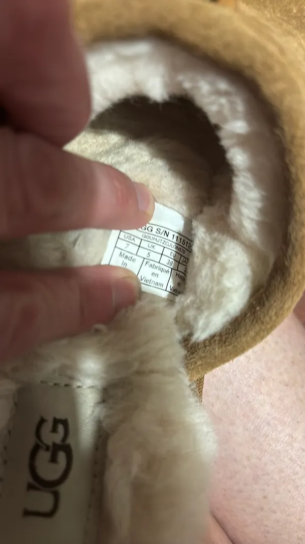UGG Slippers 7 - Image 3
