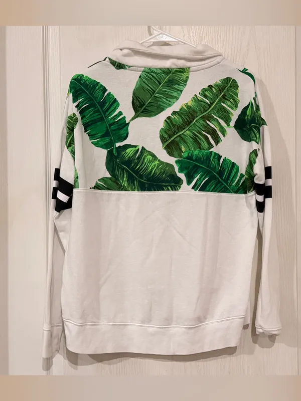 Victoria's Secret PINK White Pullover with Green and Red Accents - Image 6