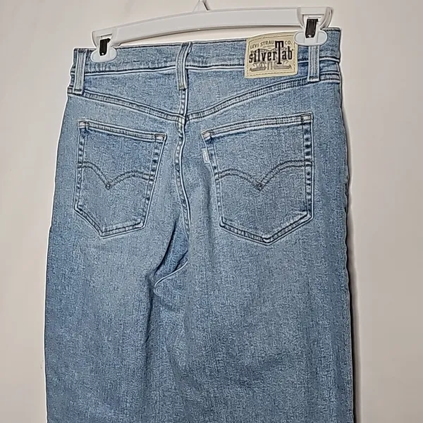 NWOT Levi's Silver Tab mom jeans light wash distressed ripped cropped jeans 29 - Image 7