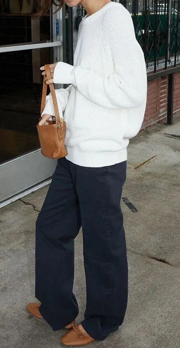 Brandy Melville Sweater - Image 5