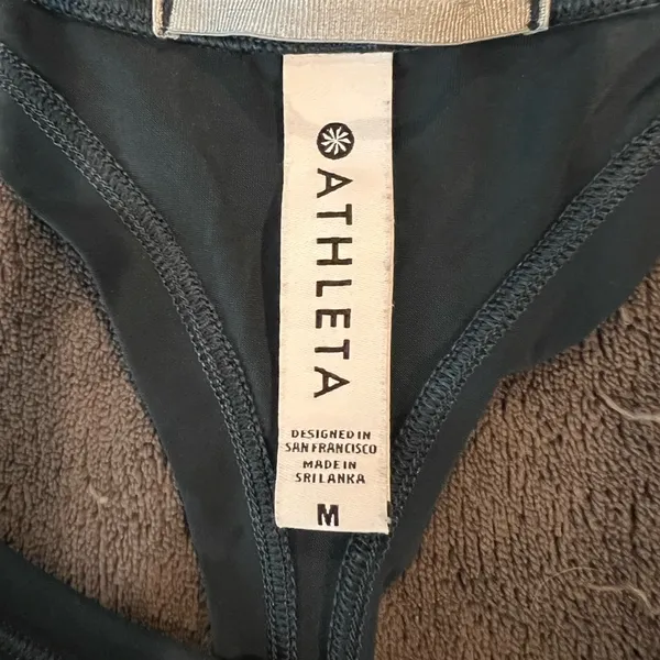 Athleta green fitness tank top size medium. - Image 4