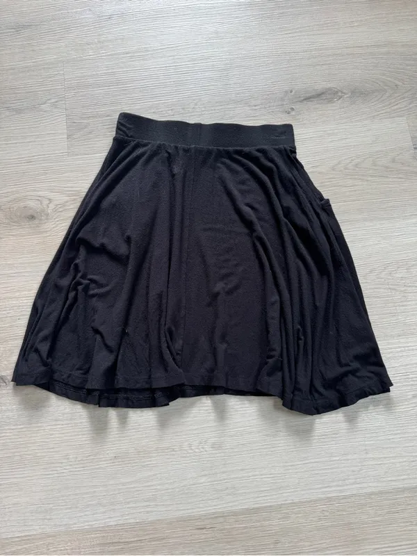 black skater skirt high waisted flare Y2K preppy size small - Image 3