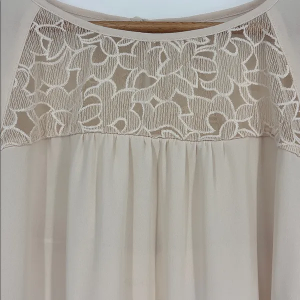 Maeve Cream Floral Lace Flutter Sleeve Semi-Sheer Blouse Women’s Size 4 in EUC! - Image 2