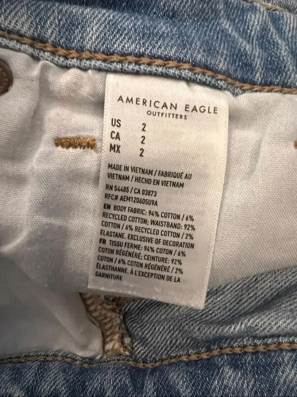 American Eagle Light Wash Distressed High Rise Mom Shorts Size 2 - Image 6