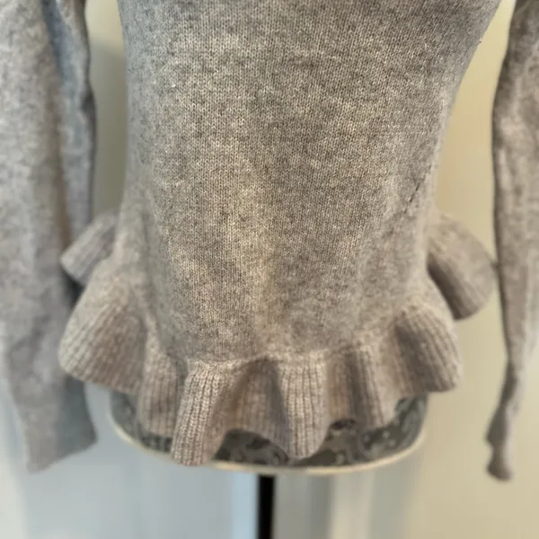 Ann Taylor Sz:M Wool Cashmere Gray Ruffle Hem Pullover Crew Neck Sweater. - Image 10