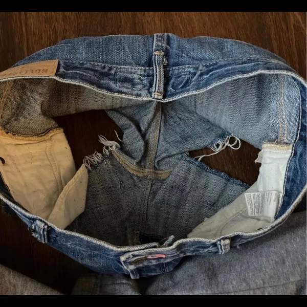 Size 1 hollister shorts - Image 8