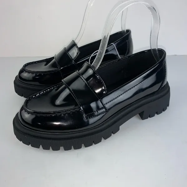 Old Navy Faux-Leather Chunky Heel Loafers womens size 6.5 - Image 4