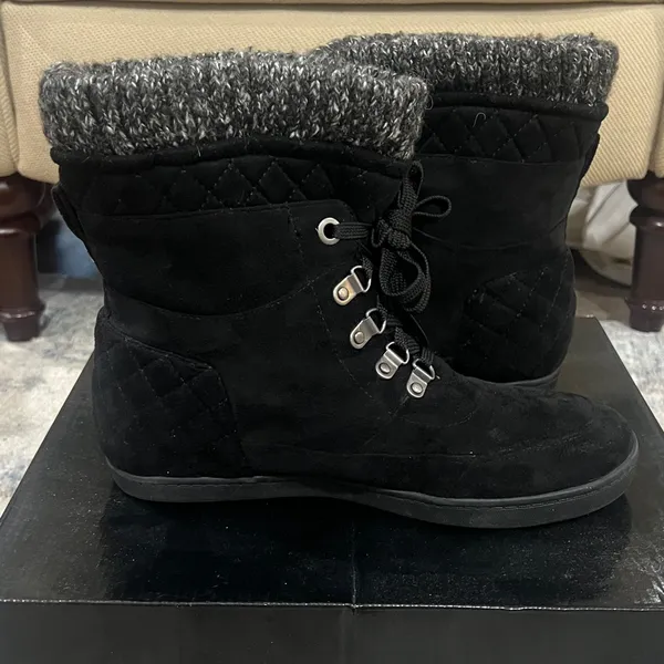 Ladies Guess Boots with Box - Image 6