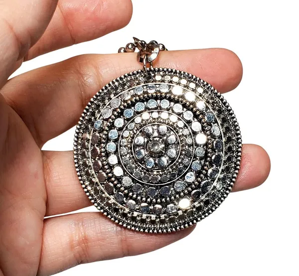 Chico’s Roxi Double Chain Silver Tone Medallion Pendant 24" - Image 3