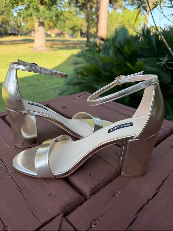 Nine West Toniann Gold Metallic Ankle Strap Block Heel Sandals 9M $99 Retail - Image 9