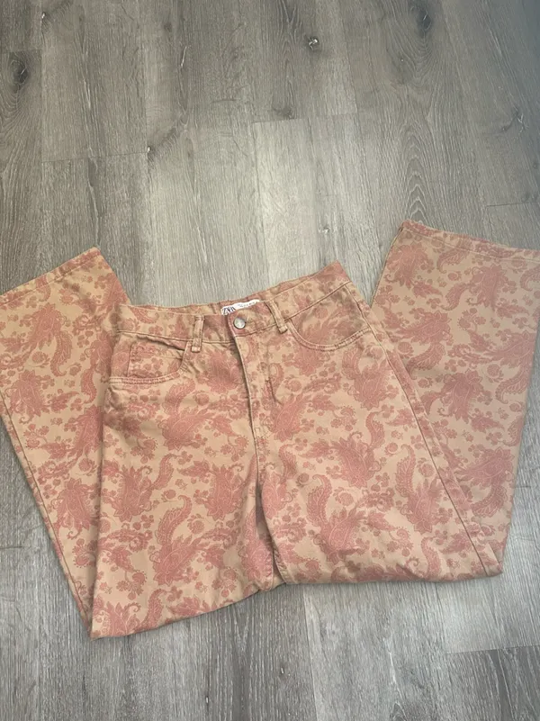 Zara Floral Damask High-Rise Pants in Rose and Beige - Image 6