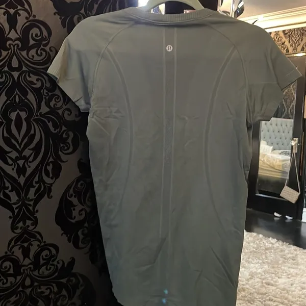 Lululemon swiftly tech shirt - Image 2
