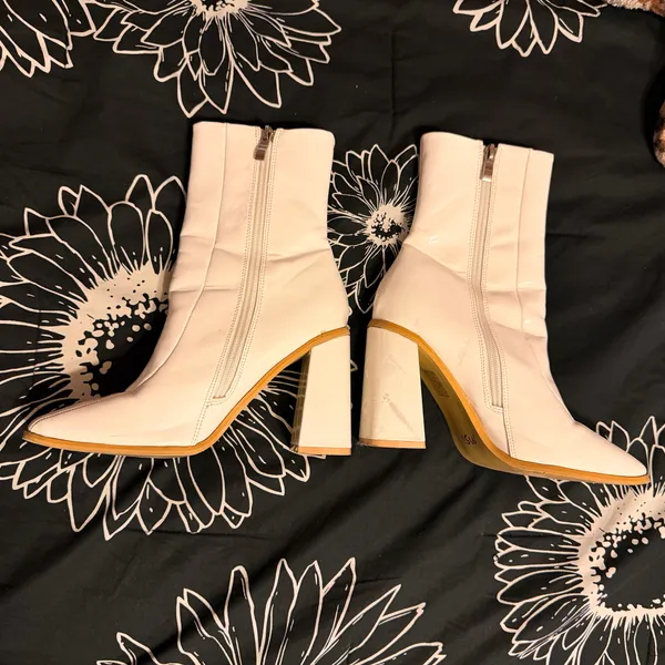 Boots White Size 8.5 - Image 2