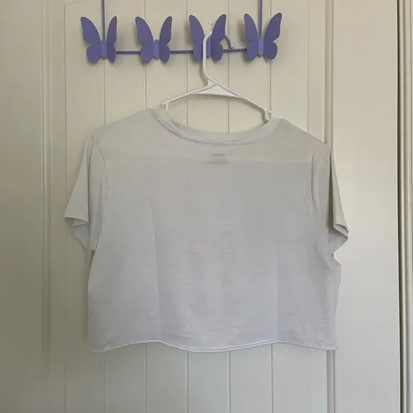 Levi’s women’s logo decal crop top — medium‎ - Image 3